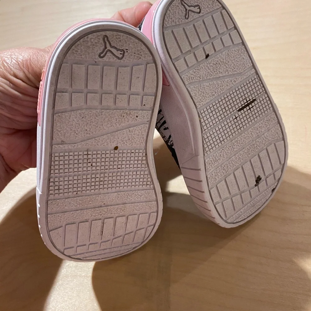 Puma Infant Sneakers size 5C (JY)